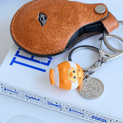 LINE FRIENDS minini selini under the pool figurine keyring